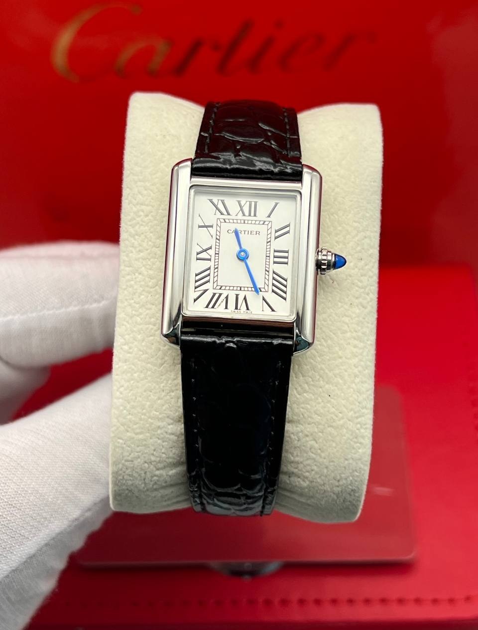 ساعت مچی کارتیه مدل تانک بند چرمی سایز مدیوم
