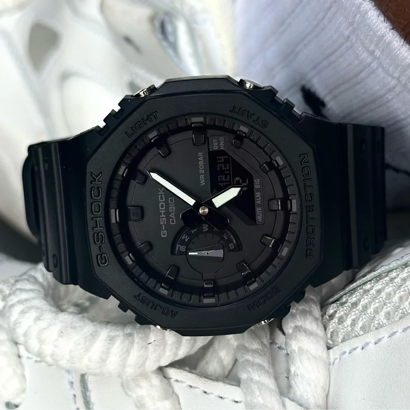 ساعت مچی مردانه جی شاک مدل GA-2100-1A1 تمام مشکی.تنظیم اتوماتیک با پایتخت کشورها ،دارای سنسور اتولایت و پاورسیوینگ