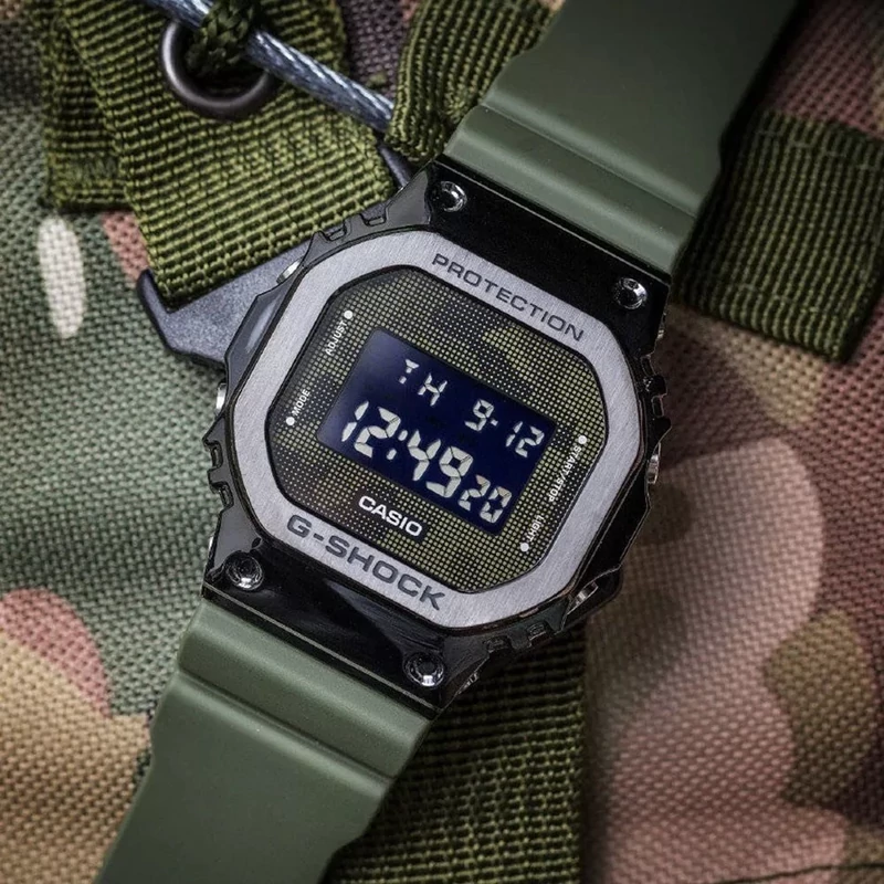 ساعت  مچی جی شاک مربعی قاب استیلG-Shock GM5600سبز مستر کوالیتی(های کپی)تنظیم اتوماتیک با پایتخت کشورها .اتولایت اتوماتیک