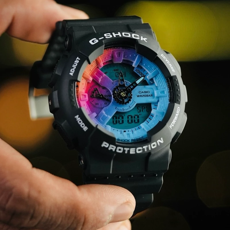 ساعت  مچی جی شاک مشکیGA110SR- قرمز  (جیشاک GShock) ، صد در صد ضدآب ، تنظیم اتوماتیک با پایتخت کشورها ، اتولایت دار