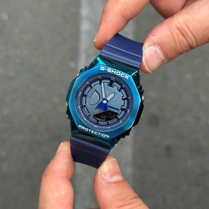 ساعت مچی جی شاک مدل GM-2100 زنانه سایز کوچک(جیشاک GShock) تنظیم اتوماتیک با پایتخت کشورها ،اتولایت اتوماتیک سرمه ای